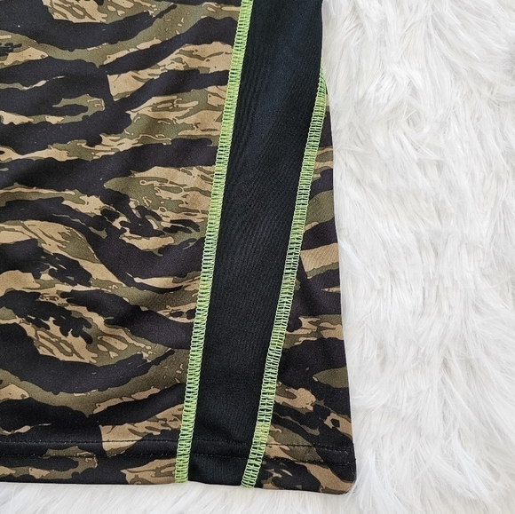 Under Armour heat gear camo short sleeve tee size 5 - Picture 10 of 10
